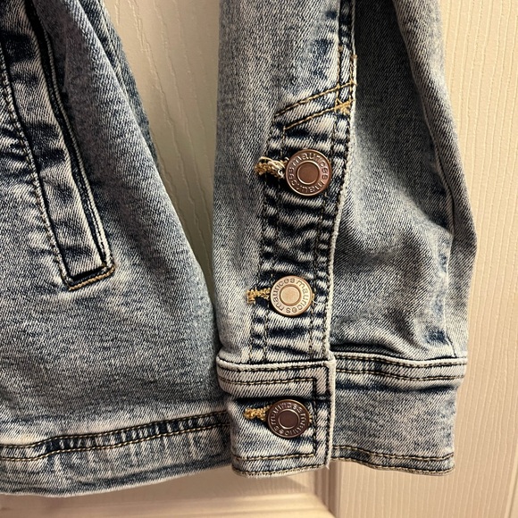 Maurices Women’s Blue Denim Button Down Belted Jacket Xsmall - Picture 6 of 8